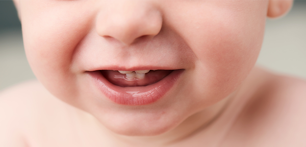 Nascimento dos dentes do bebê